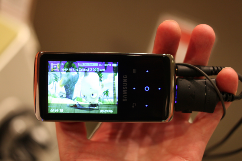 Illustration for article titled Video Hands On: Samsung's New Q2 and U5 MP3 Players